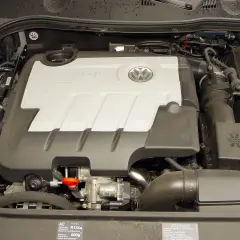 Silnik 2.0 TDI 140KM Volkswagena, czysty i zadbany, gotowy do pracy.