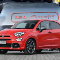 Czerwony Fiat 500X Sport z silnikiem 1.6 E-torq.