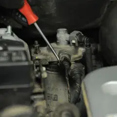 Gdzie jest filtr paliwa Hyundai i30 1.4 benzyna? Znajdź go łatwo!