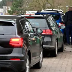 Ile kosztuje litr benzyny w Niemczech? Sprawdź aktualne ceny i różnice