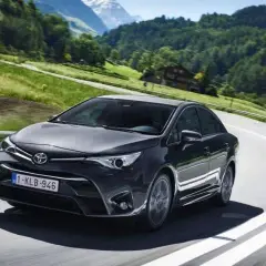 Ile pali Toyota Avensis 1.8 benzyna? Sprawdź realne zużycie paliwa