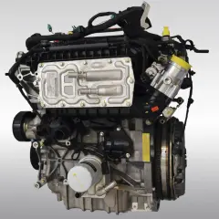 Silnik 1.5 EcoBoost, często chwalony w opiniach za dynamikę i oszczędność. Widoczny element układu paliwowego.