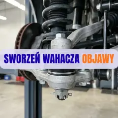 Zbliżenie na sworzeń wahacza samochodu z napisem "SWORZEŃ WAHACZA OBJAWY".