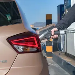 Benzyna CNG – co to jest i dlaczego warto ją wybrać?
