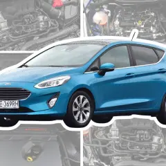Niebieski Ford Fiesta MK8 z kroplami deszczu na karoserii, na tle zdjęć silnika.