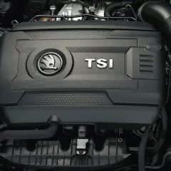 Silnik 1.0 TSI z logo Škoda.