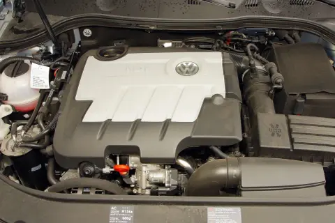 Silnik 2.0 TDI 140KM Volkswagena, czysty i zadbany, gotowy do pracy.