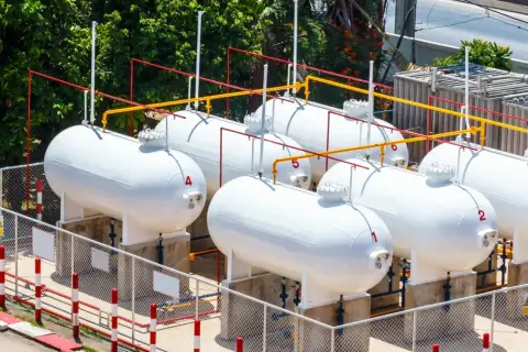 Jak powstaje gaz LPG - procesy produkcji i nowe metody wytwarzania