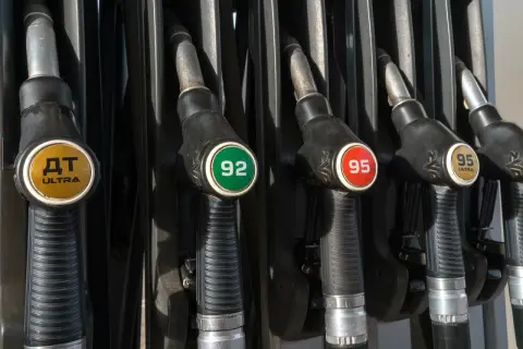 Dlaczego benzyna drożeje? Odkryj szokujące przyczyny wzrostu cen
