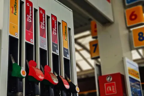 Dozowniki Shell V-Power i FuelSave na stacji paliw. Czy to benzyna, czy diesel? Wybór należy do Ciebie!