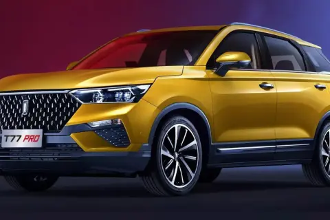 Żółty Bestune T77 PRO z chromowanym grillem i felgami, prezentujący nowoczesny design SUV-a.