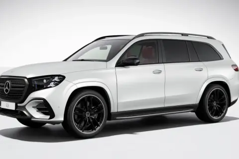 Biały Mercedes GLS 2025 z czarnymi felgami i czerwonym wnętrzem, gotowy na każdą podróż.