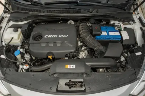 Silnik CRDi 1.7V, idealny do miasta i na trasy. Sprawdź opinie i przekonaj się o jego niezawodności.