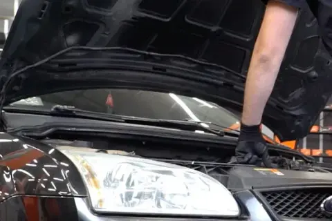 Ile oleju potrzebuje ford focus mk2 1.6 benzyna na wymianę?