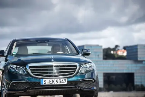 Mercedes W213 jaki silnik - poznaj najlepsze opcje i ich osiągi