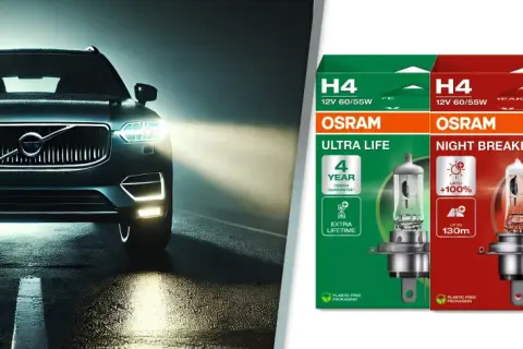 Ciemny samochód z włączonymi światłami drogowymi na mokrej drodze. Obok opakowania żarówek OSRAM H4: Ultra Life, Night Breaker, Cool Blue Intense.