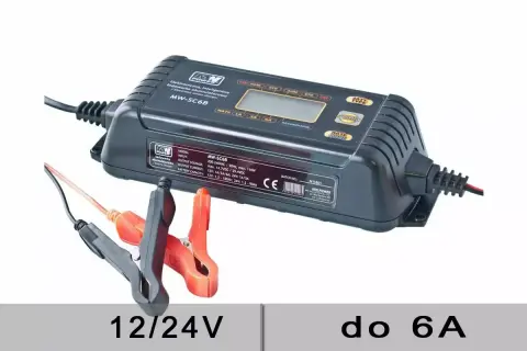Inteligentna ładowarka MW-SC6B z wyświetlaczem i zaciskami. Dowiedz się, jak długo ładować akumulator 12V.