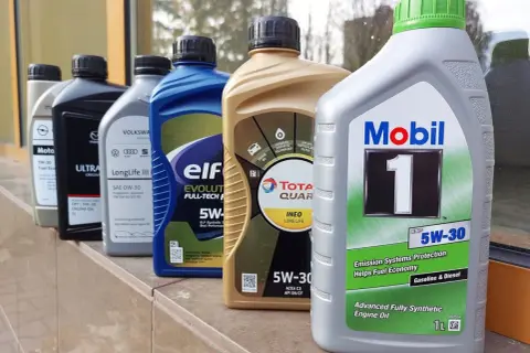 Najlepsze oleje silnikowe Motul 8100 - wybierz odpowiedni dla swojego auta