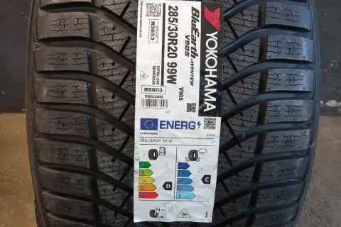 Opony zimowe Yokohama BluEarth V905 285/30R20 99W. Sprawdź opinie i parametry na etykiecie energetycznej.