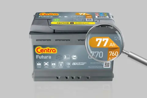 Akumulator Centra Futura z powiększoną etykietą pokazującą jego pojemność akumulatora: 77 Ah.