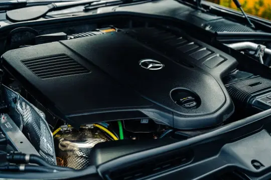 Pod maską nowoczesnego Mercedesa, gdzie kryją się najlepsze silniki diesla.