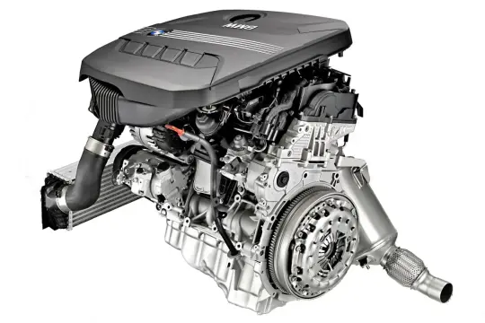 Silnik BMW n47d20c z turbosprężarką i sprzęgłem.