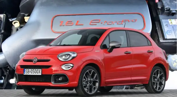 Czerwony Fiat 500X Sport z silnikiem 1.6 E-torq.