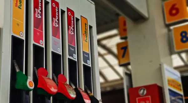 Dozowniki Shell V-Power i FuelSave na stacji paliw. Czy to benzyna, czy diesel? Wybór należy do Ciebie!