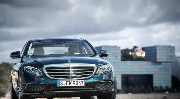 Mercedes W213 jaki silnik - poznaj najlepsze opcje i ich osiągi