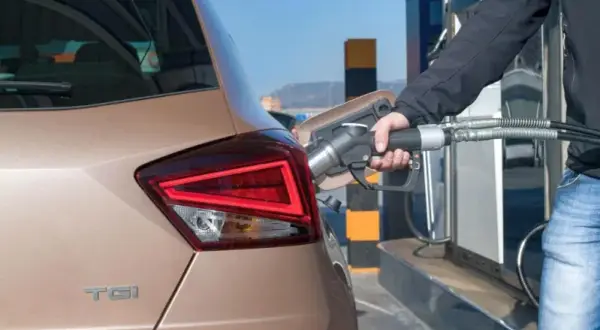 Benzyna CNG – co to jest i dlaczego warto ją wybrać?