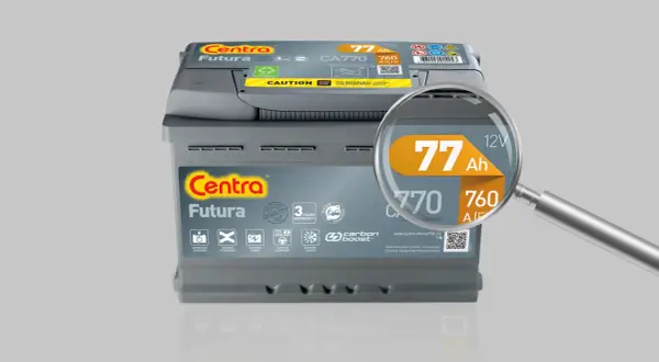 Akumulator Centra Futura z powiększoną etykietą pokazującą jego pojemność akumulatora: 77 Ah.