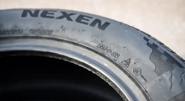Opona Nexen z oznaczeniem M+S, idealna na każdą pogodę. Sprawdź nexen opony opinie przed zakupem.