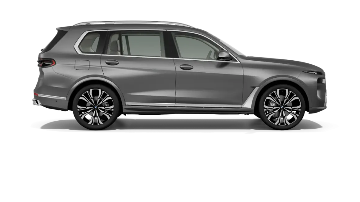 Szary BMW X7 2025 z eleganckimi felgami i chromowanymi detalami, gotowy na każdą podróż.