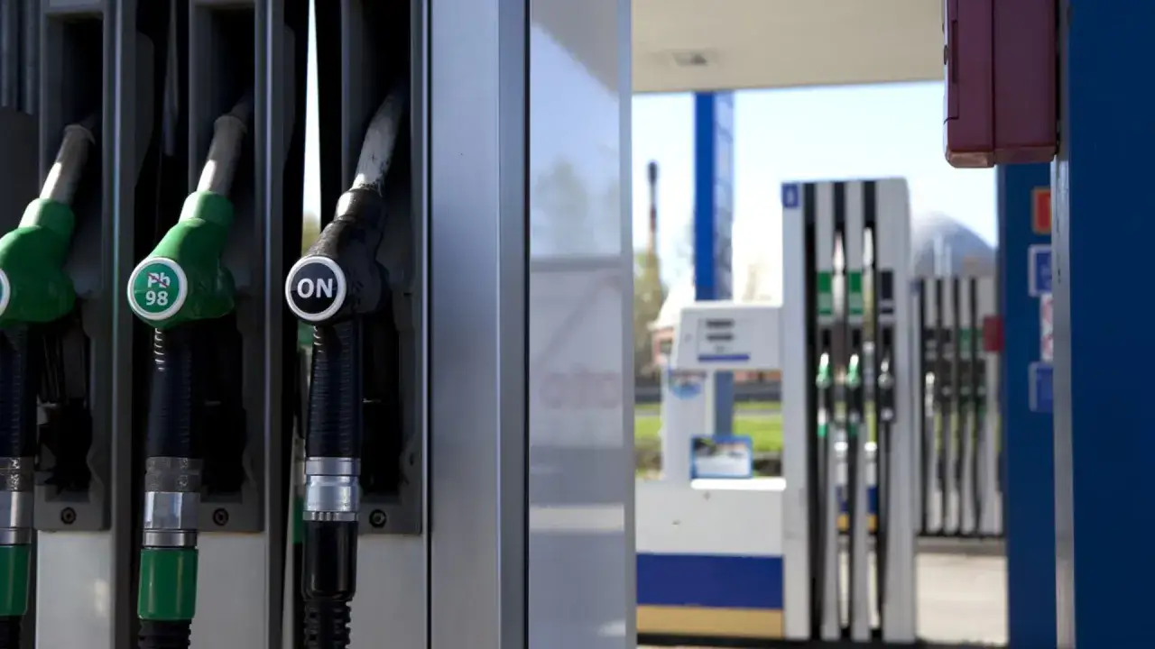 Zdjęcie Olej napędowy to diesel czy benzyna? Poznaj kluczowe różnice