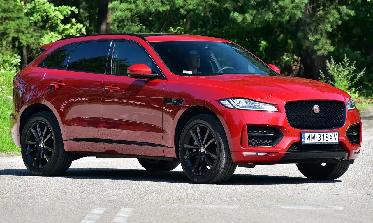 Zdjęcie Jaguar F-Pace: jaki silnik wybrać, aby uniknąć wysokich kosztów?