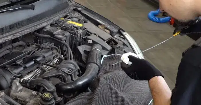 Zdjęcie Ile oleju potrzebuje ford focus mk2 1.6 benzyna na wymianę?