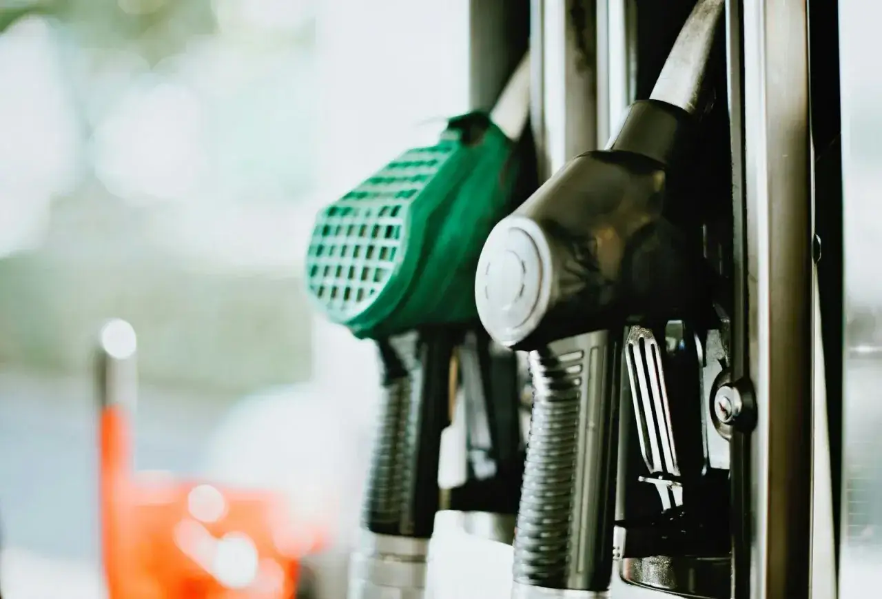 Zdjęcie Olej napędowy czy to diesel? Zrozum różnice i zastosowanie