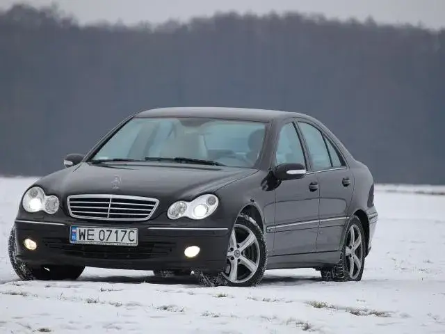 Zdjęcie Ile pali mercedes c klasa 2.0 benzyna? Sprawdź realne spalanie!