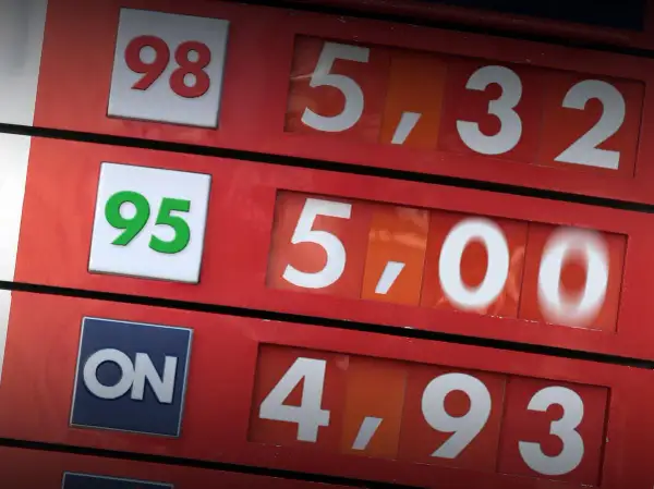 Cennik paliw na stacji: benzyna 98 za 5,32, 95 za 5,00, ON za 4,93.