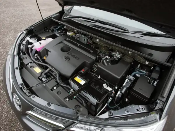 Toyota RAV4 jaki silnik wybrać? Porównanie, które zaskoczy!