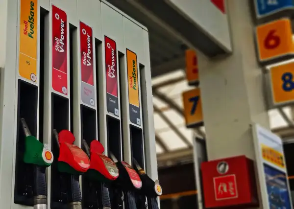 Dozowniki Shell V-Power i FuelSave na stacji paliw. Czy to benzyna, czy diesel? Wybór należy do Ciebie!