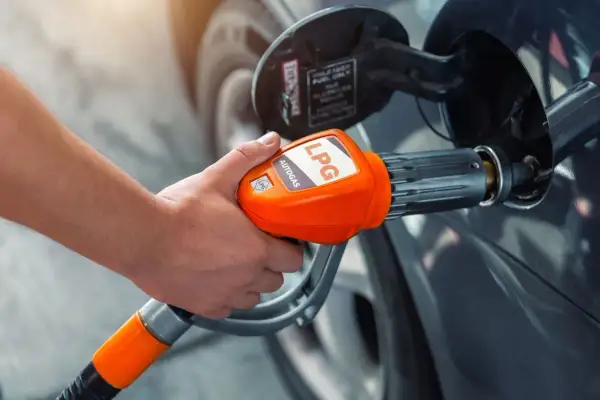 LPG czy benzyna: Które paliwo jest tańsze i bardziej ekologiczne?